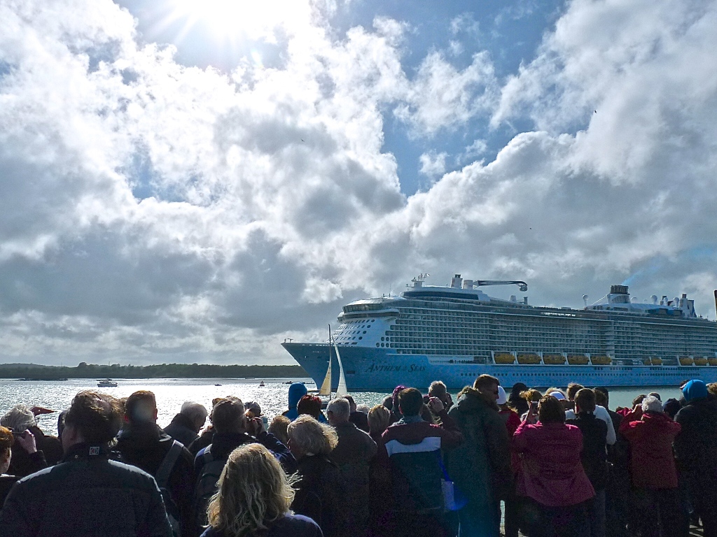 Sotonians waving to Anthem of the Seas as she leaves the Port of Southampton, May 2015 © Southampton Old Lady